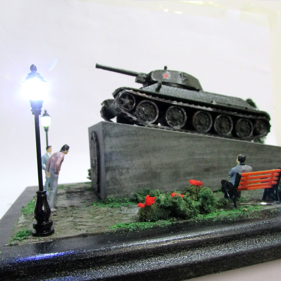 Miniatura: Miniatura Monumento Tanque T-34-76 - 1:56