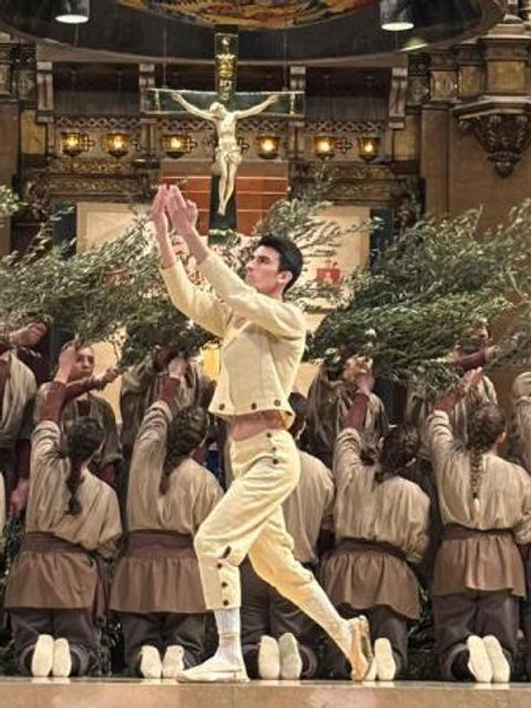 L'Esbart Dansaire del Sícoris Club balla a Montserrat en el mil·lenari de la Basílica