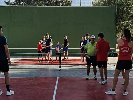 Gran participació a la sessió d’iniciació al Pickleball