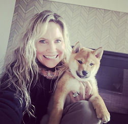 alt="Tricia Expert dog Speaker with a Shiba Inu"