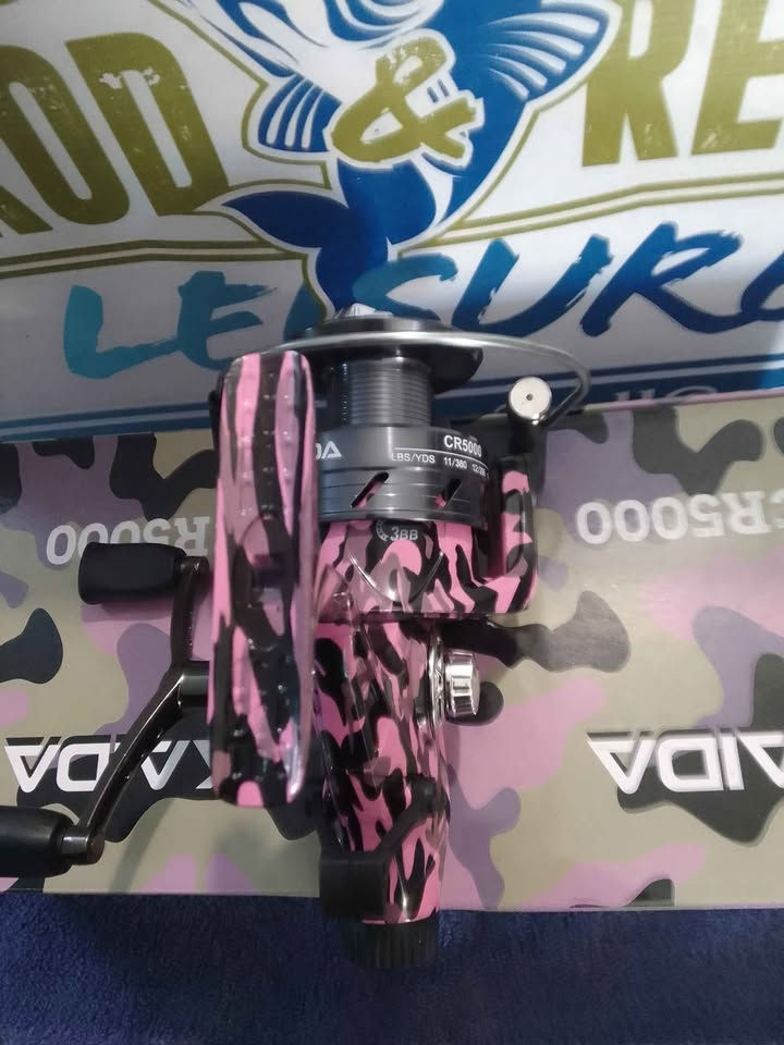 Thumbnail: New Kaida Pink Camo CR 5000 Baitfeeder fishing Reel.