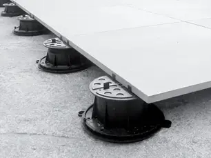 Les avantages du carrelage sur plot pour votre terrasse
