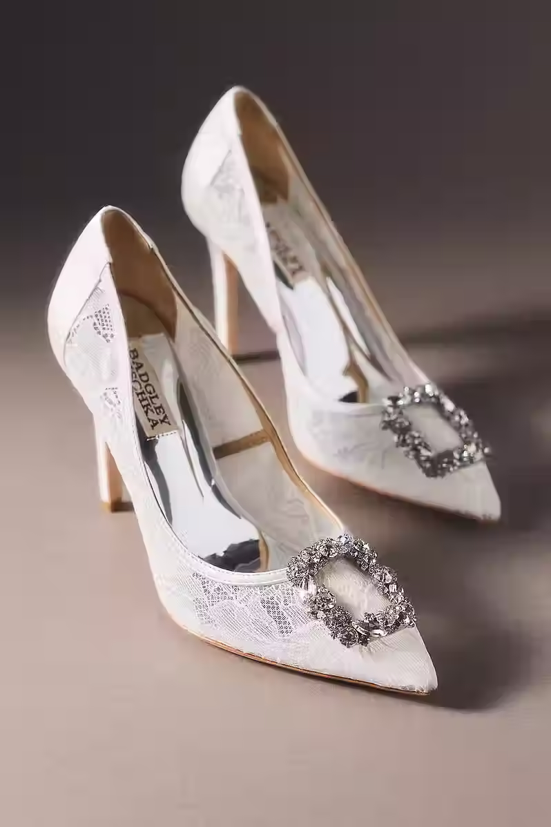 Lace bridal stiletto pumps for a romantic wedding look