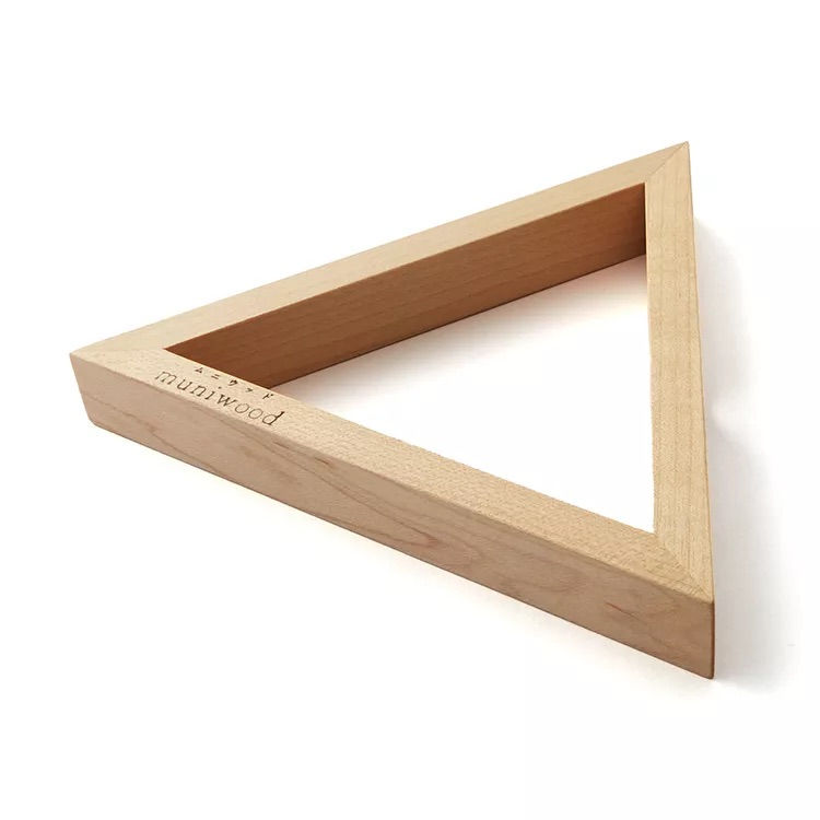 サムネイル： 3角形の一輪挿し