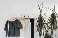Vêtements sur une grille