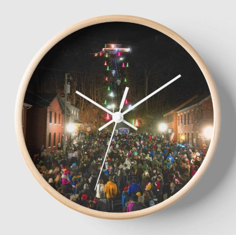 Thumbnail: Christmas on the Square - Dubuque, IA