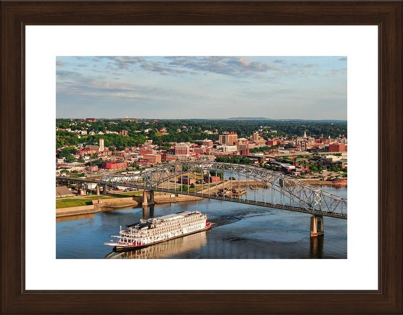 Thumbnail: American Queen Departs - Dubuque, IA