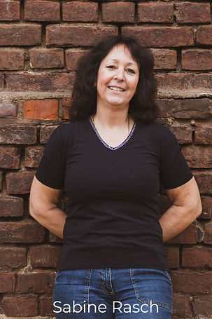 Sabine Rasch (Gesang, Akkordeon)