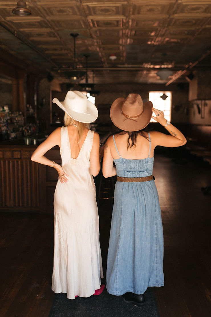2 girls in cowboy hats