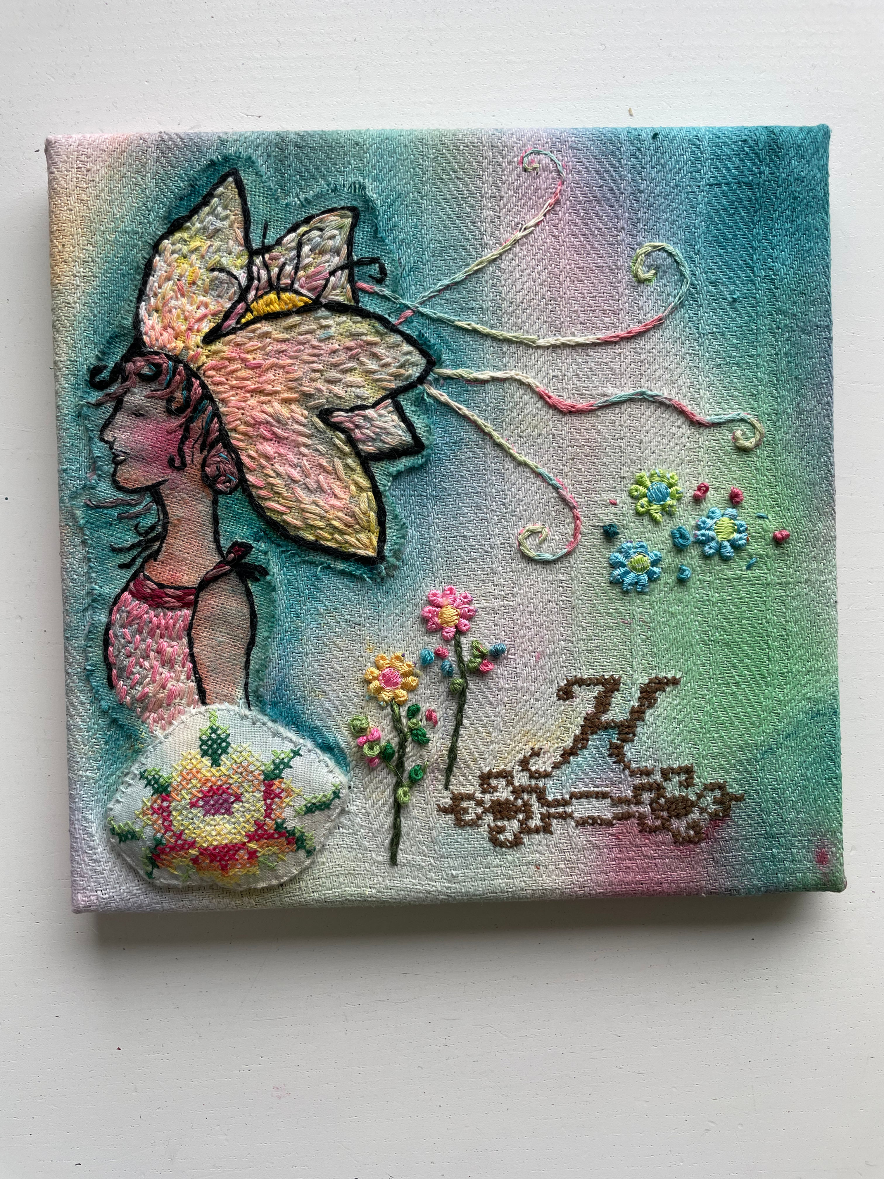 Broderad tavla. Vitsippa. 
