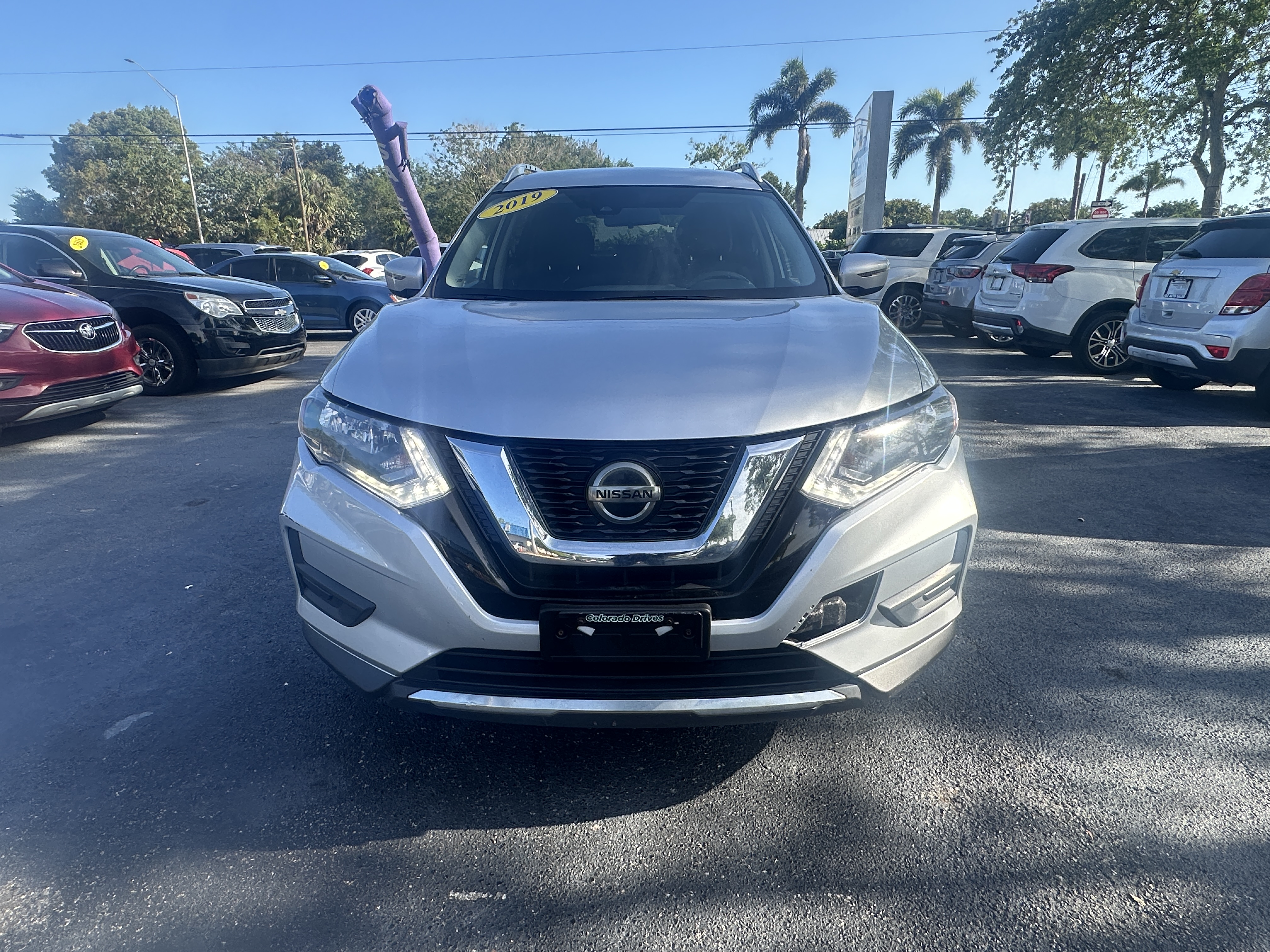 2019 Nissan Rogue SV's photo