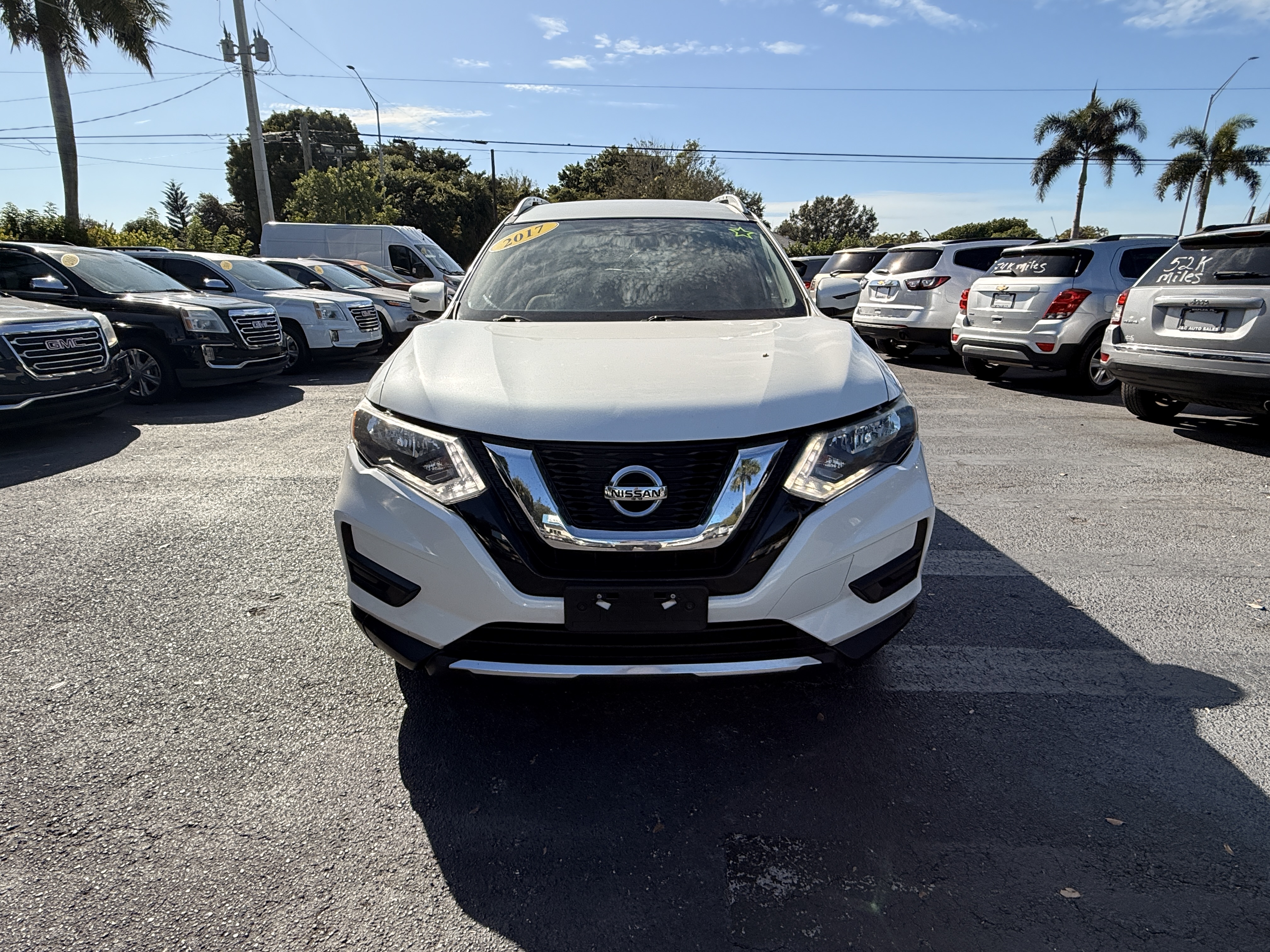 2017 Nissan Rogue SV's photo