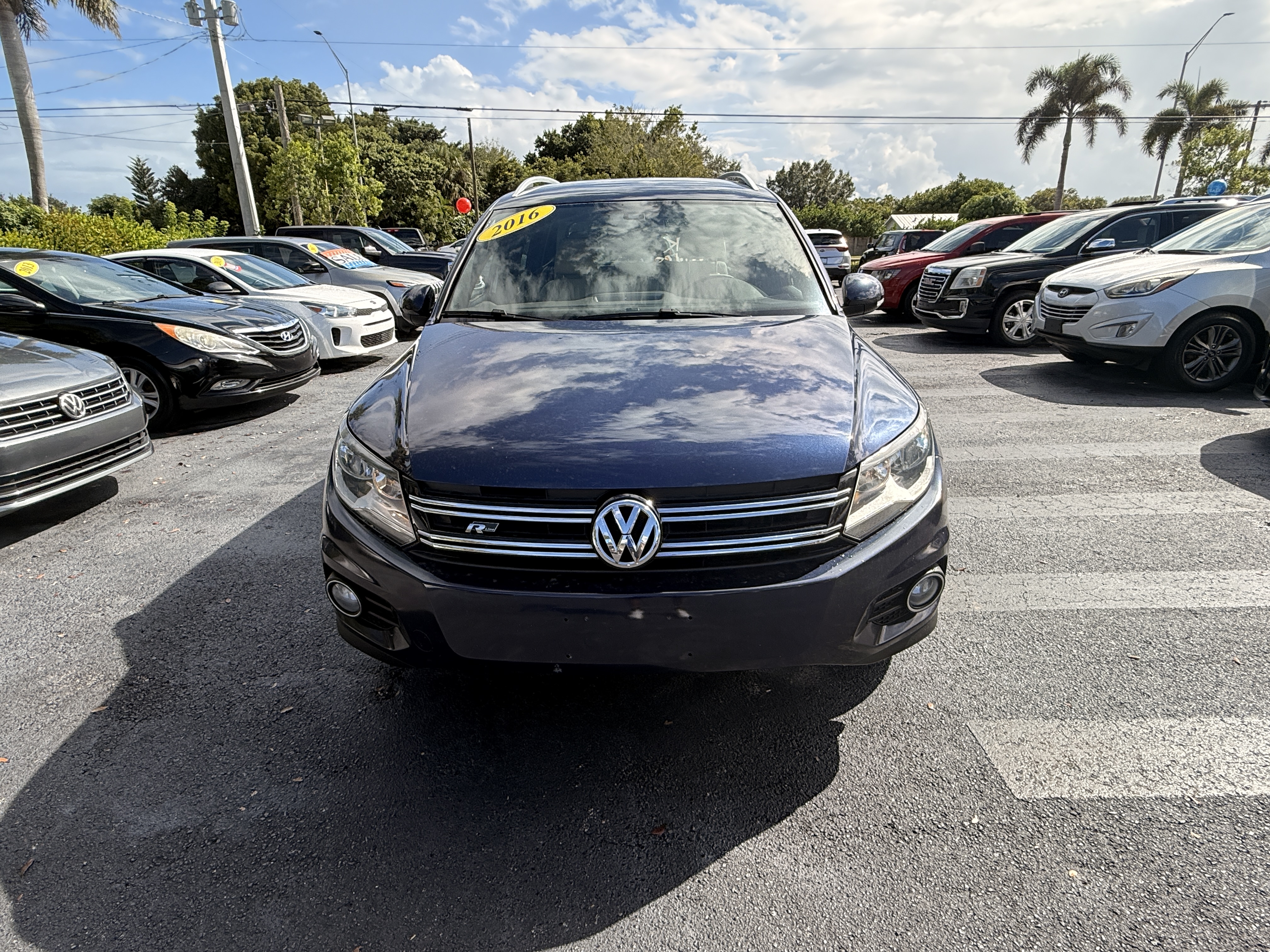 2016 Volkswagen Tiguan R-Line's photo