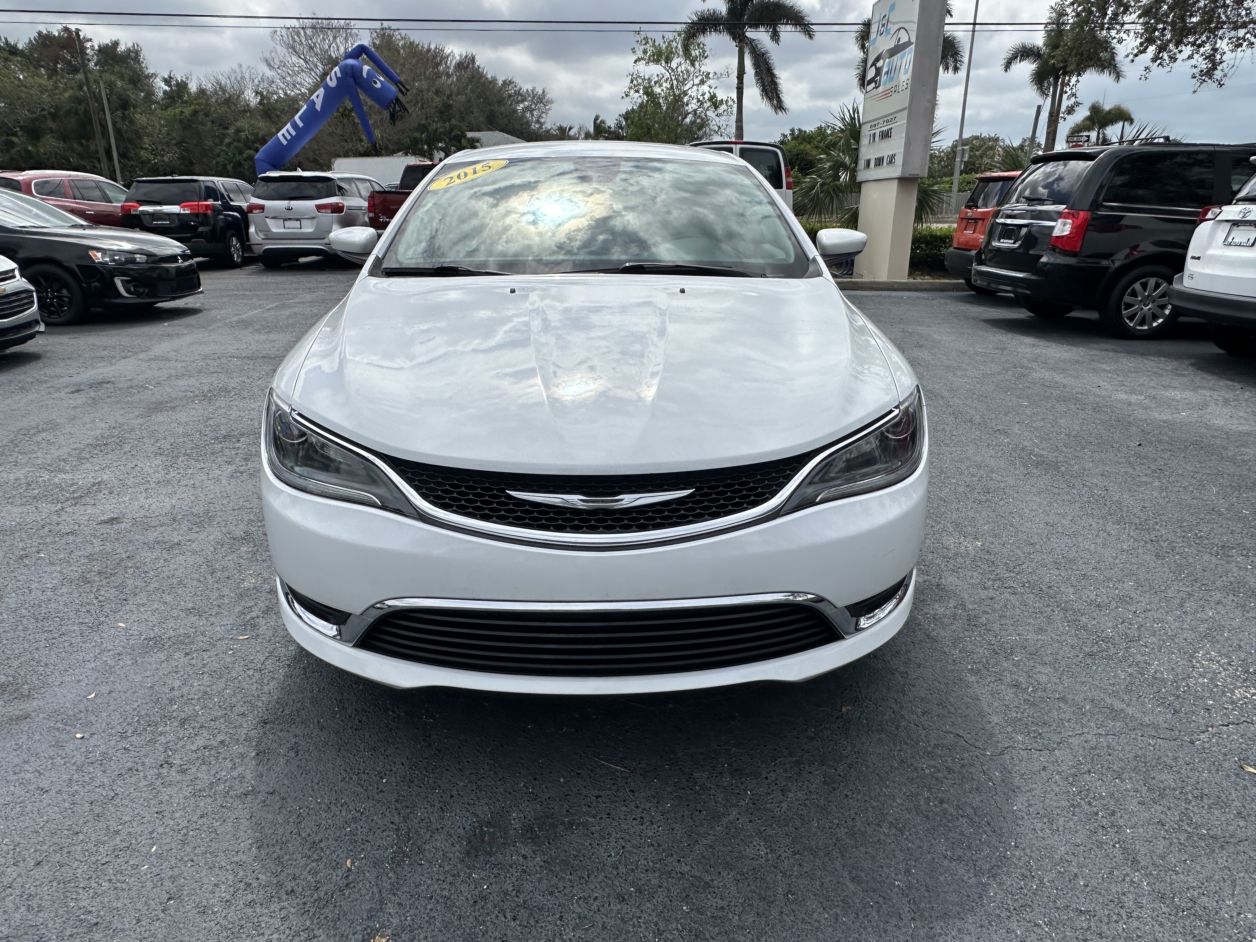2015 Chrysler 200 Limited's photo