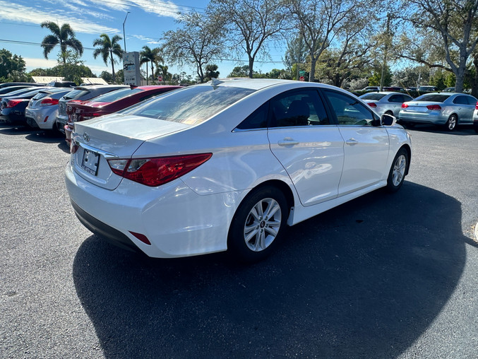 Car, 5NPEB4AC3EH843877