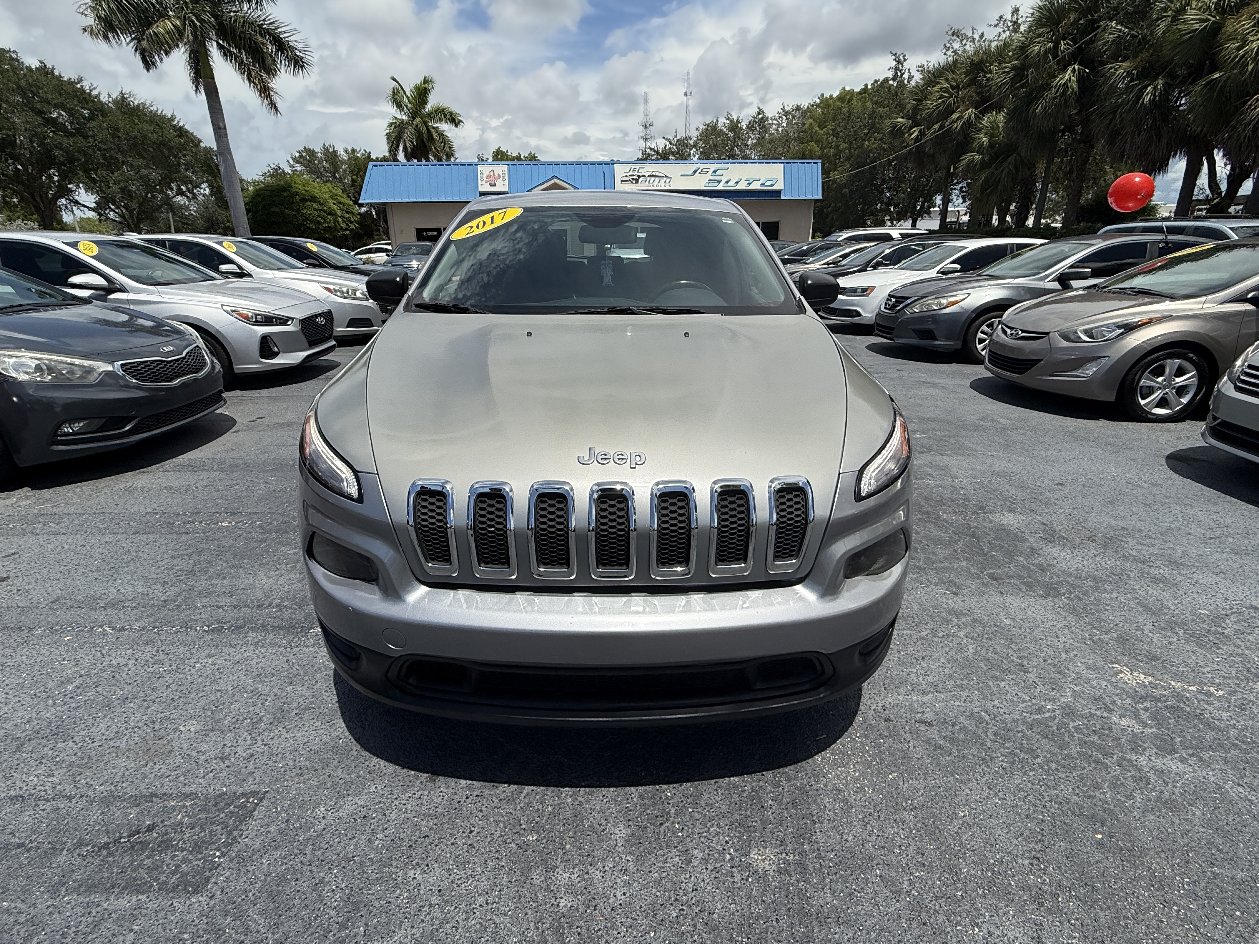 2017 Jeep Cherokee Sport's photo