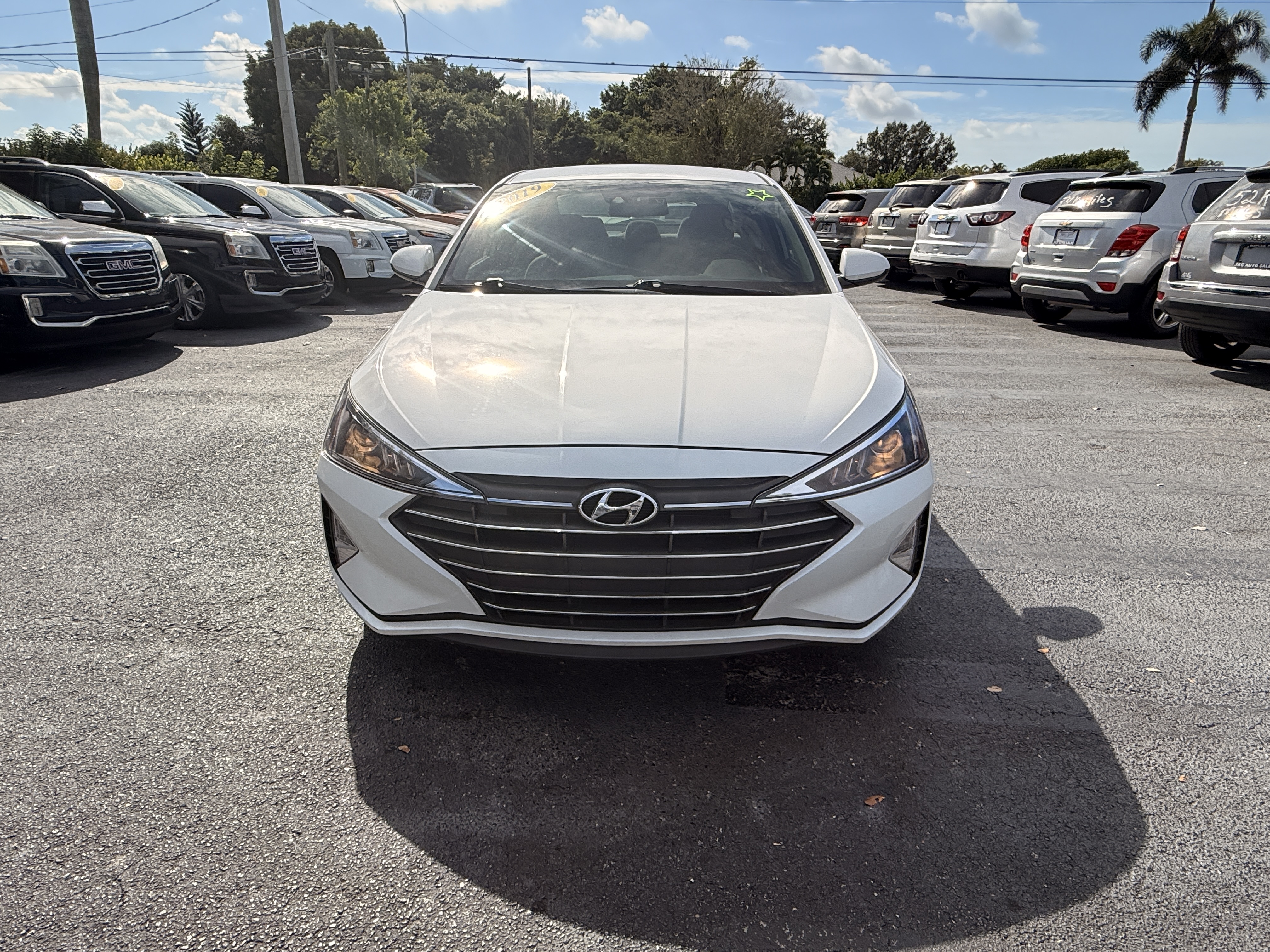 2019 Hyundai Elantra SEL's photo