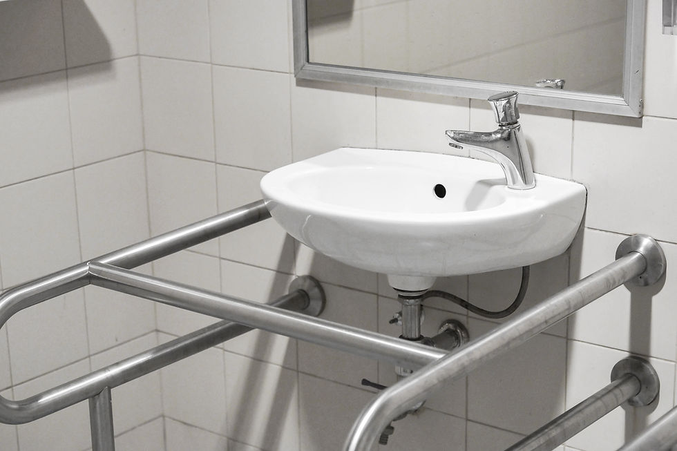 Lavabo de salle de bain accessible
