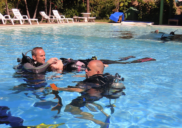 GoDive PADI RD in Thailand | Alain Barrat during a PADI Rescue Diver course in Phuket | oxybullesdiving Rawai