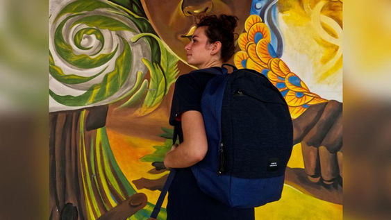 mochila azul
