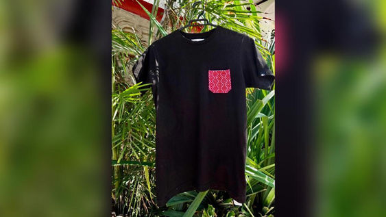 Playera roja TBT de frente