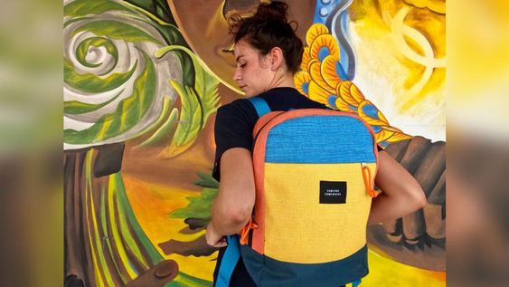 mochila amarillo