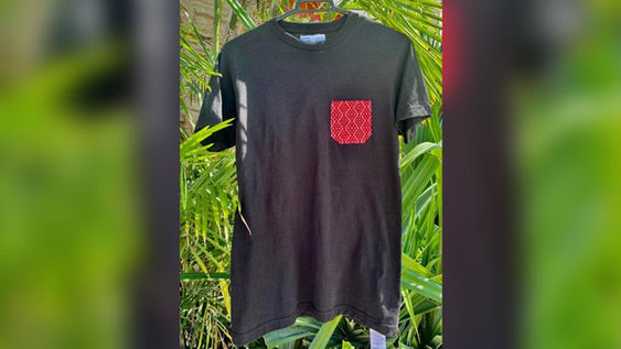 Playera roja MKT de frente
