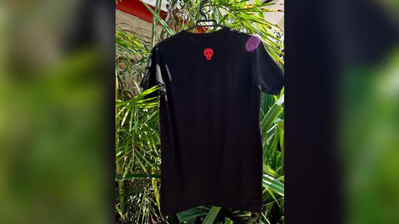 Playera roja TBT atras