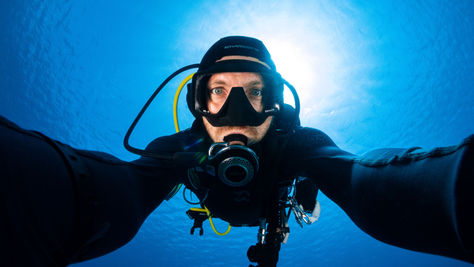 "Sweet Lips are for Kissing": The man behind the Comedy Wildlife pouting Boxfish photo.
