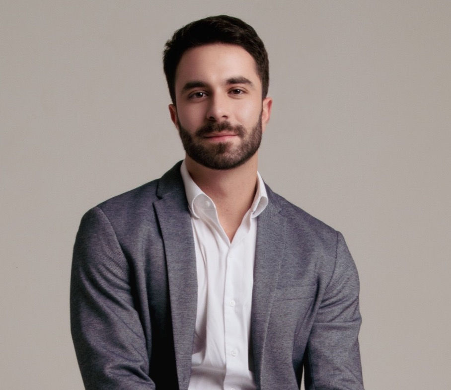 Doutor Tácito Ferreira especialista cirurgia plástica masculina