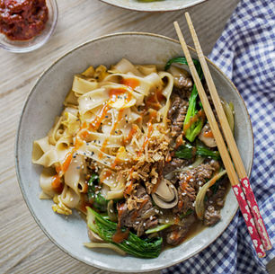Pates de riz sautées au boeuf & Légumes (Char Kuey Tiew) 