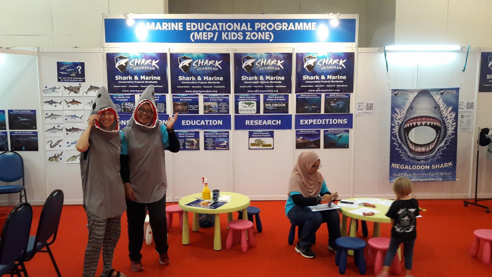 Our amazing Shark Guardian volunteers at MIDE