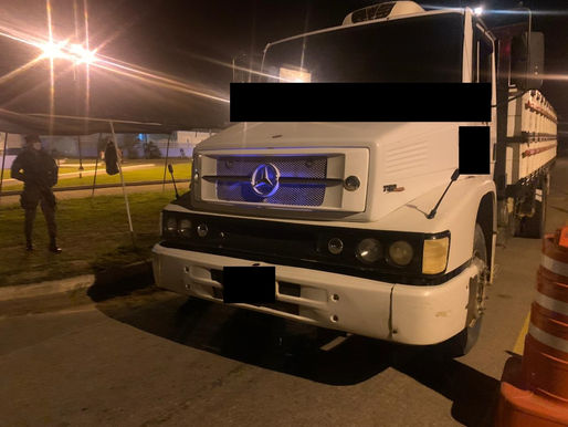 GUARNIÇÃO DO 61-BIS FAZ A PREENCAO DE DROGA E CAMINHÃO COM MADEIRA.