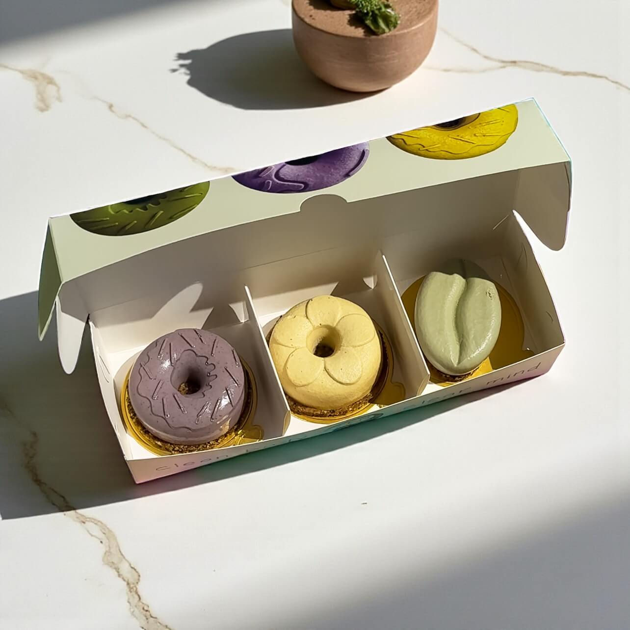 Set Donut-Shaped Cakes