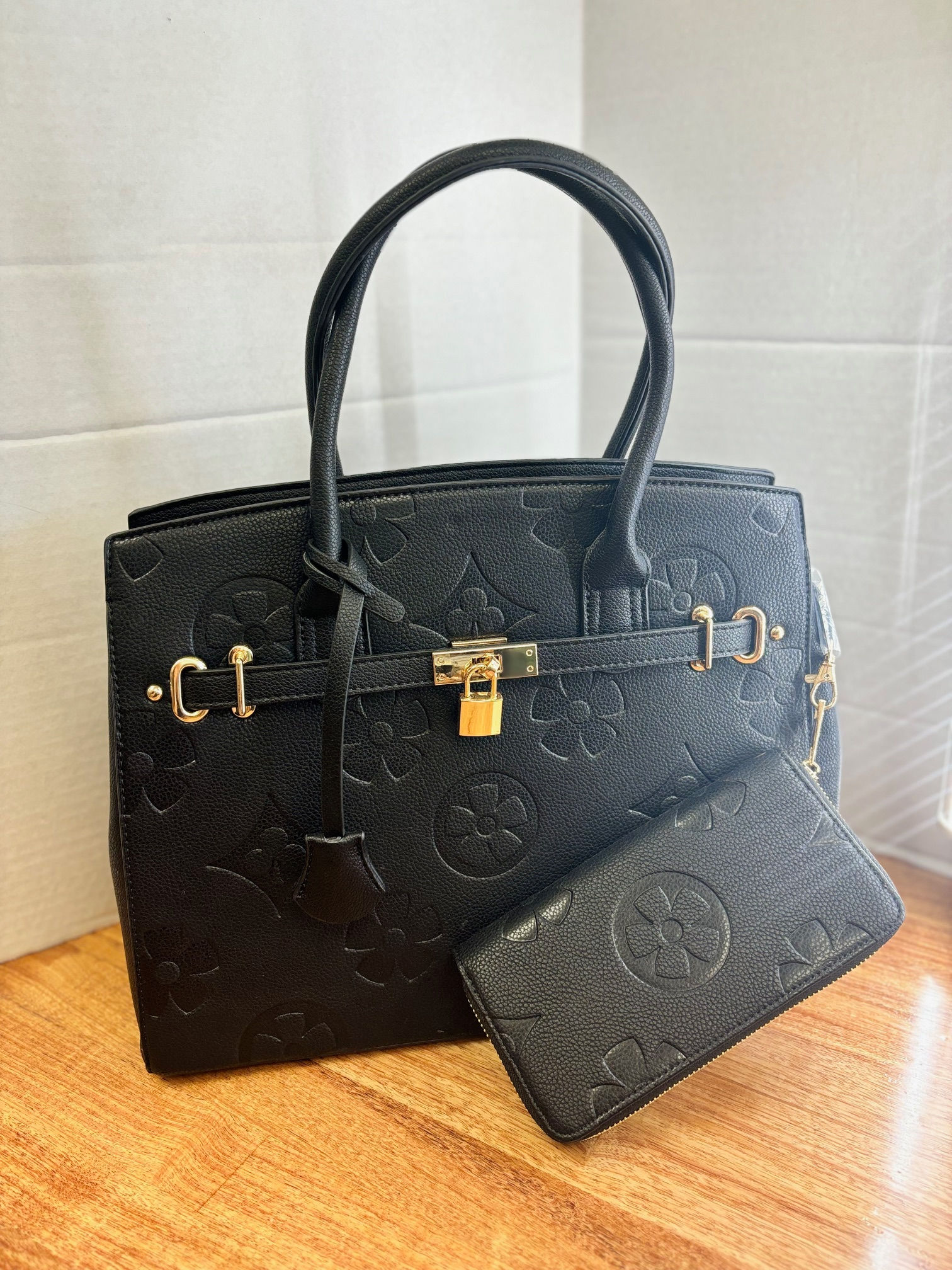 Black purse with wallet