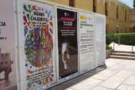 Outside panels displaying the coming exhibition of Jocelyn Akwaba Matignon : Aguas Calientes