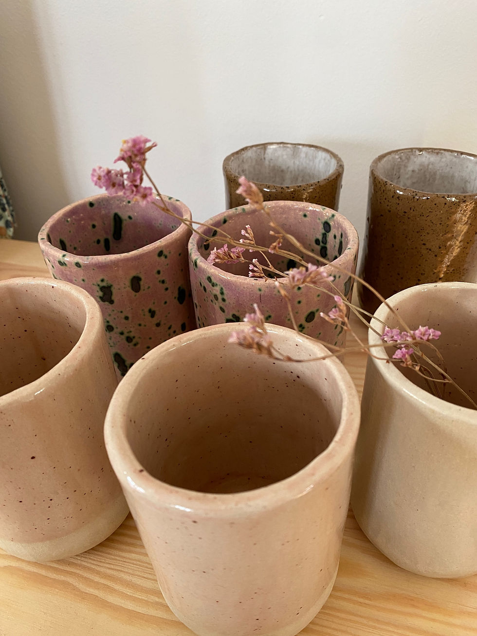 Miniaturbild: Handgetöpferter Becher Rosé