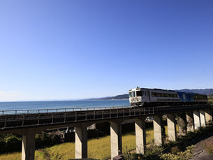 ごめん・なはり線 観光列車「志国土佐 時代の夜明けのものがたり」で行く モネの庭散策ツアーのご案内