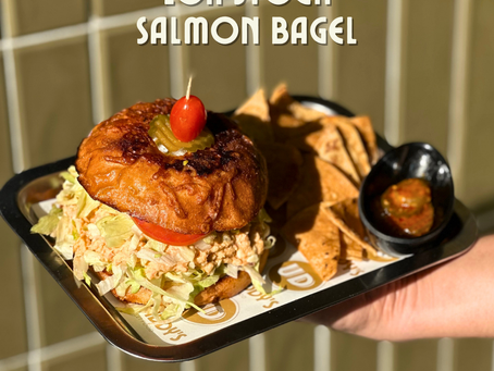 🥯 Un bagel con criterio propio | A bagel with its own point of view.