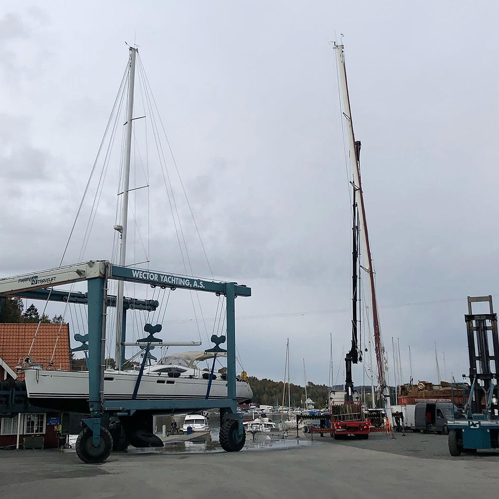 Mast som løftes