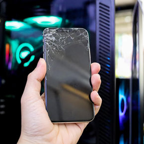 i Phone X หน้าจอแตก บอดี้งอจนฉีก เพราะตกมาแรงมาก