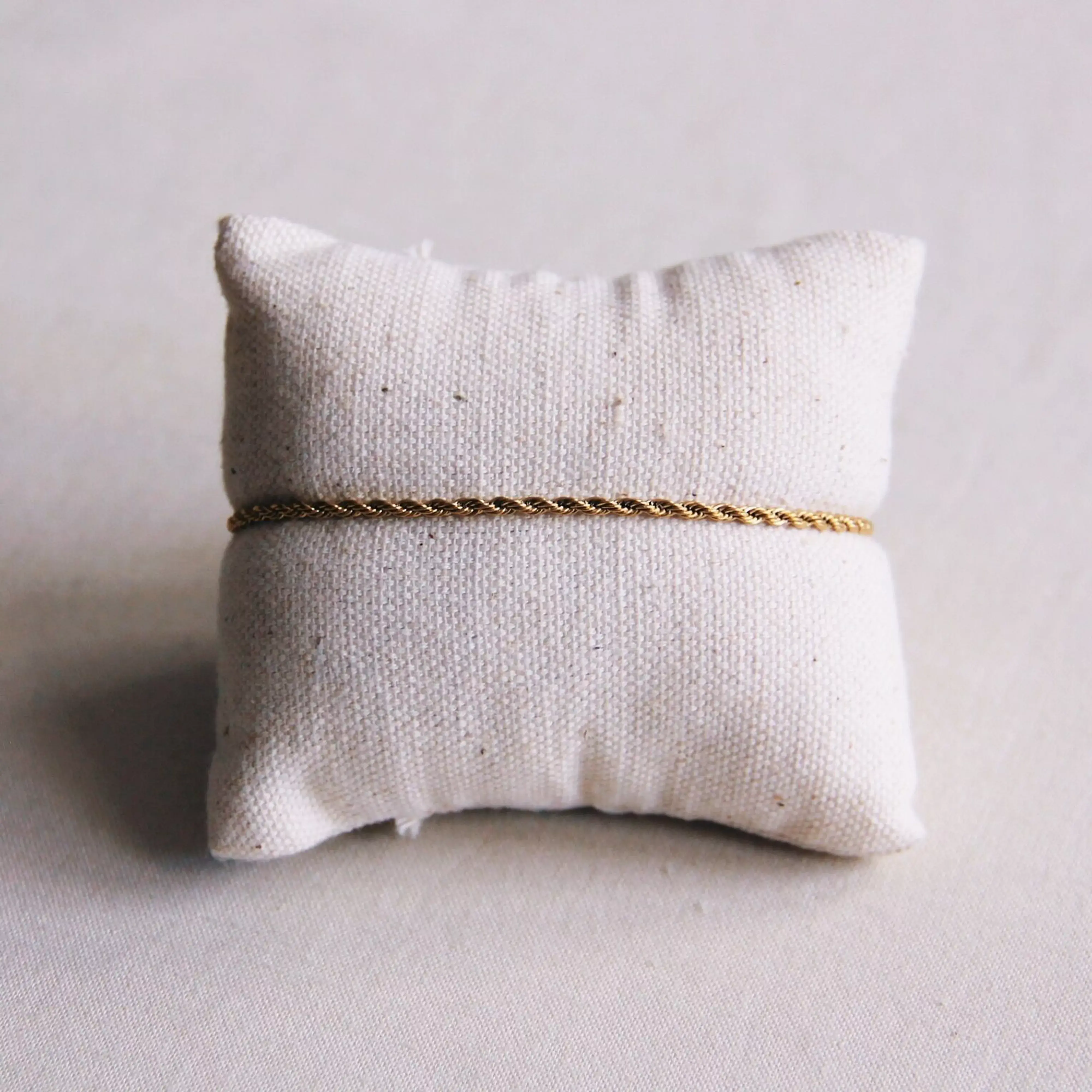 Bracelet fin torsadé - or