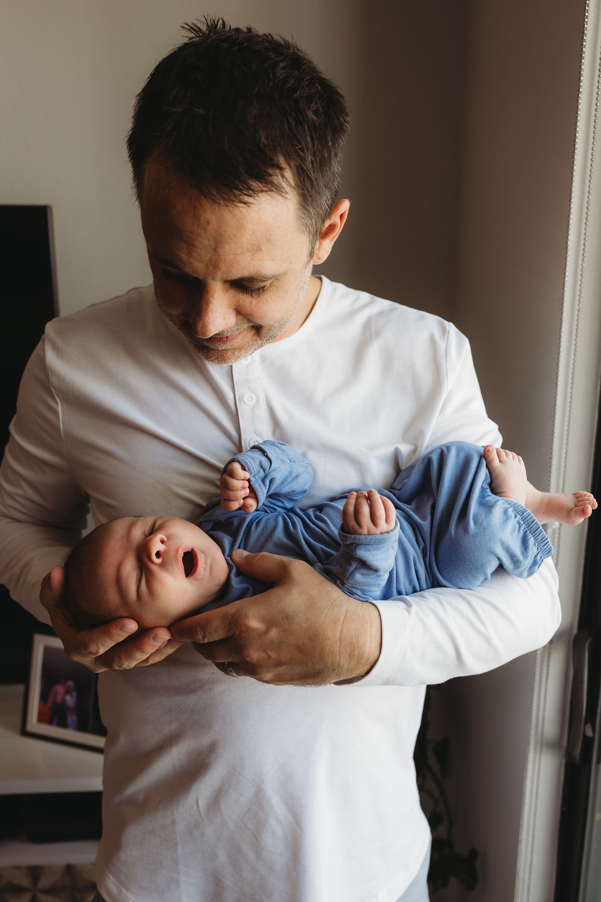 lifestyle newborn photoshoot downtown orlando highrise apartment