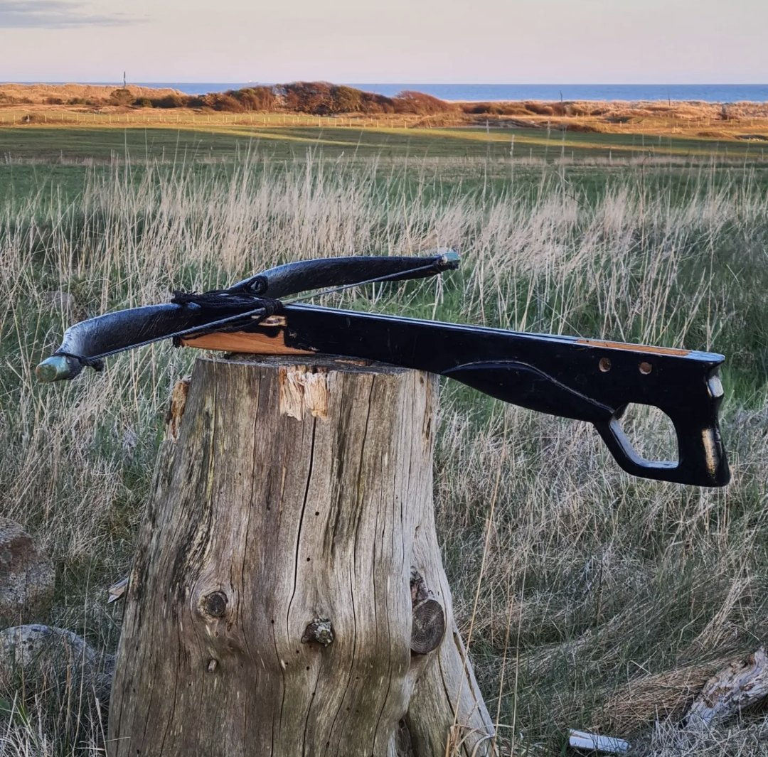 Armbrøst av Edward McEwen (ikke-funksjonell)