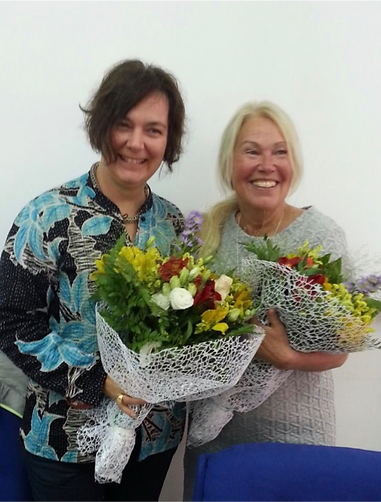 Isabella och jag med blommor.png