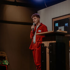 Nick: ''Hoe dichter bij ik mijn gevoel schrijf, hoe minder mijn hoofd ertussen zit''