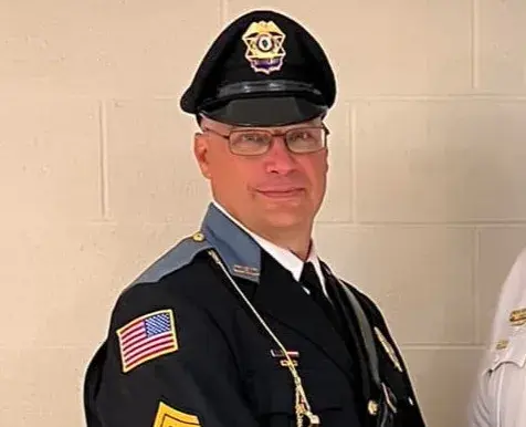 Jefe de policía de Cheshire arrestado por solicitar servicios sexuales a cambio de dinero.