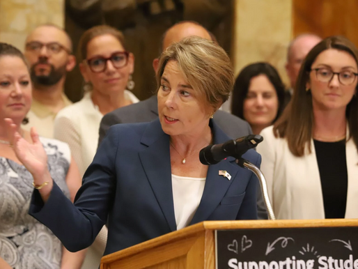 Massachusetts fortalece protecciones para inmigrantes; Healey promulgará nueva ley de emergencia