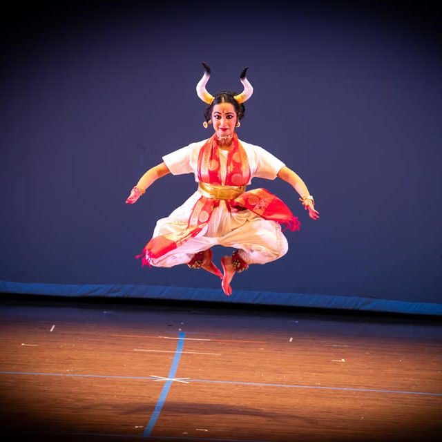 Madhumita Nambiar, una de las ganadoras del grant, es una bailarina de danza clásica india con 18 años de experiencia en Bharatanatyam.