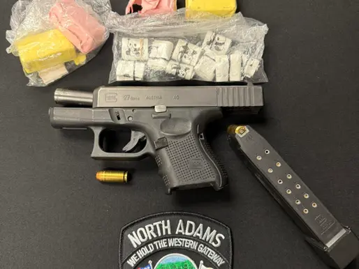 De una pequeña infracción vial a un operativo mayor: incautan arma y más de 200 dosis de droga en North Adams
